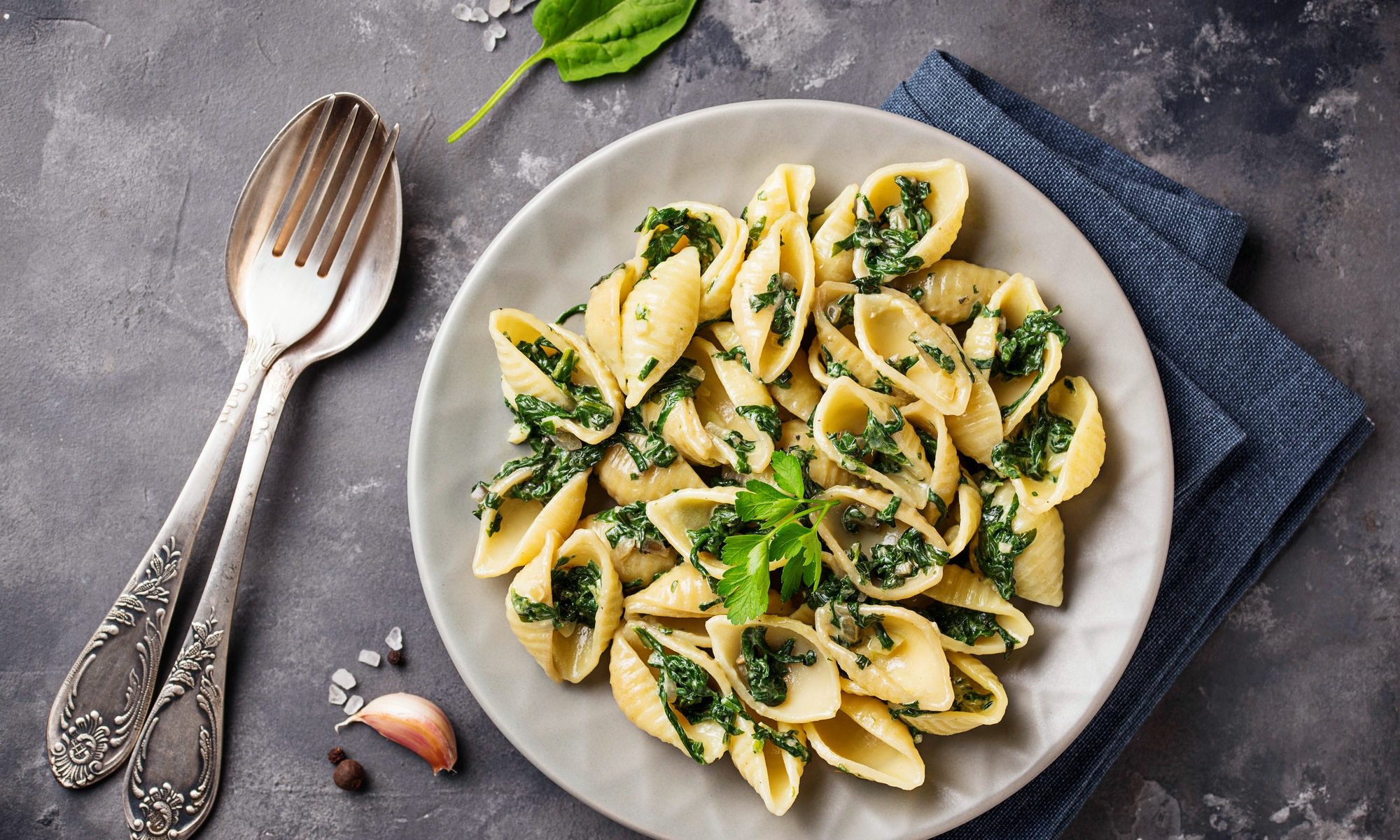 Conchiglioni pasta with spinach in creamy sauce